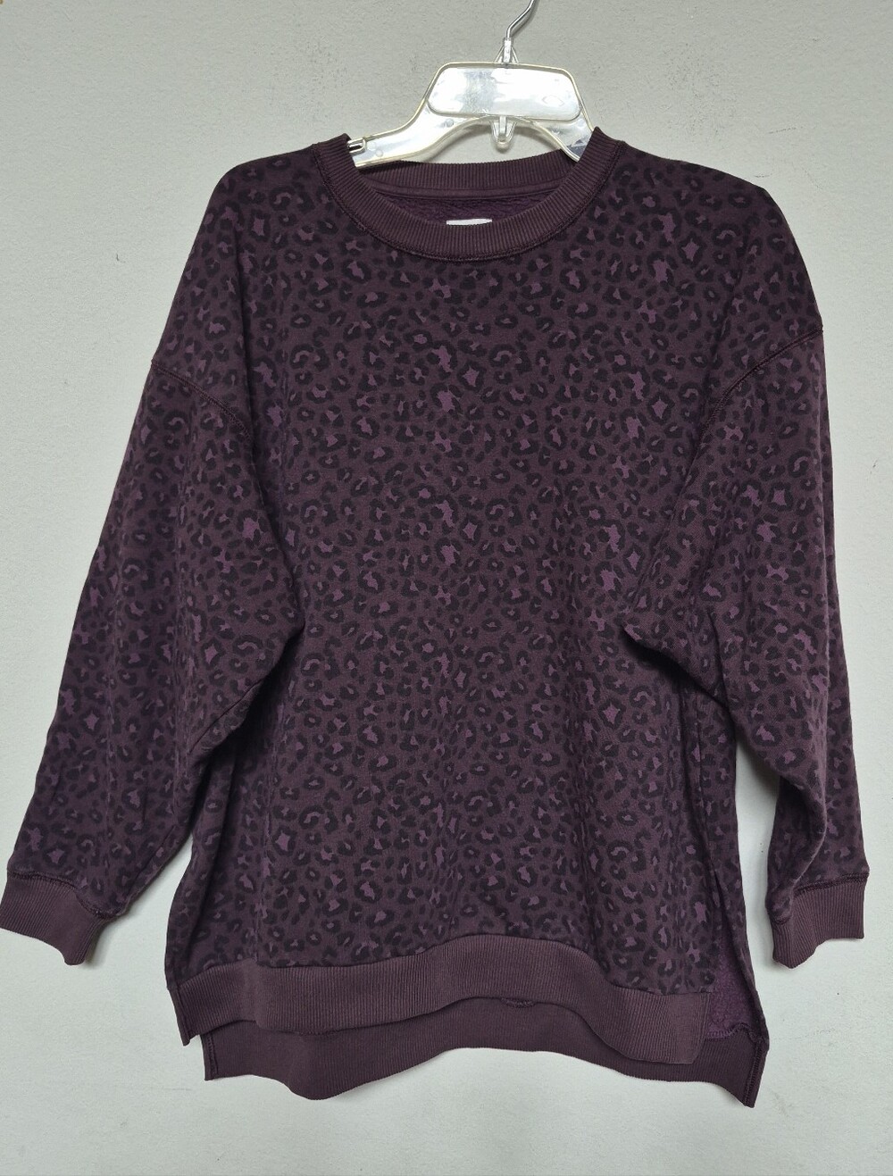 American Eagle Outfitters Oversize Plum Leopard Print Crewneck Sweatshirt Sz XS